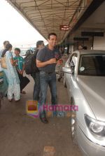 Ronit Roy leave for IIFA Colombo in Mumbai Airport on 1st June 2010  (4).JPG